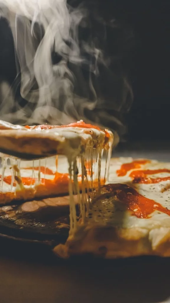 foto ravvicinata di pizza con formaggio