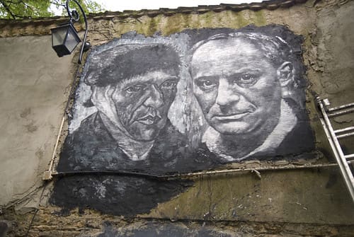 Van Gogh e Baudelaire, due assidui consumatori di assenzio, ritratti in un dipinto murale